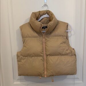 Chic cropTan Puffer Vest